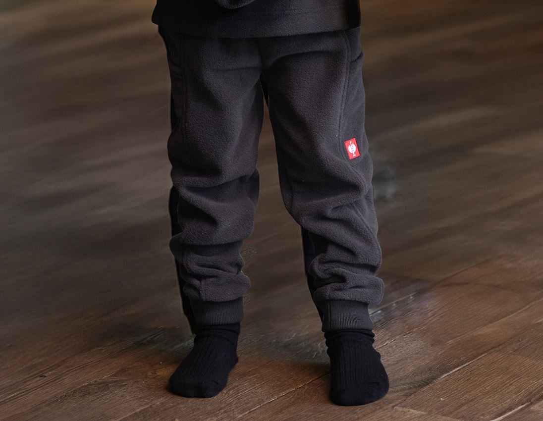 Accessori: e.s. pantaloni in pile, bambino + nero